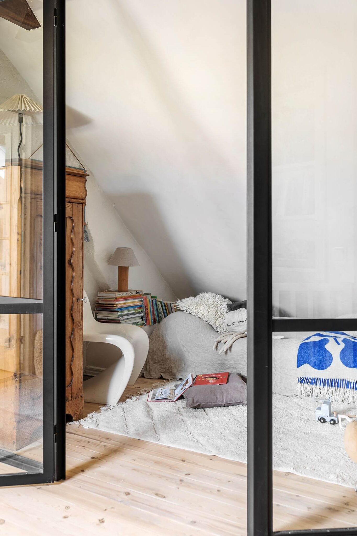A Charming Attic Apartment with High Ceilings - The Nordroom