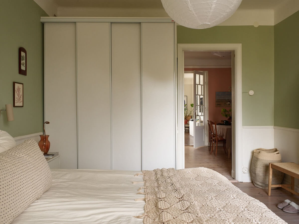 bedroom-wardrobe-light-green-walls-nordroom