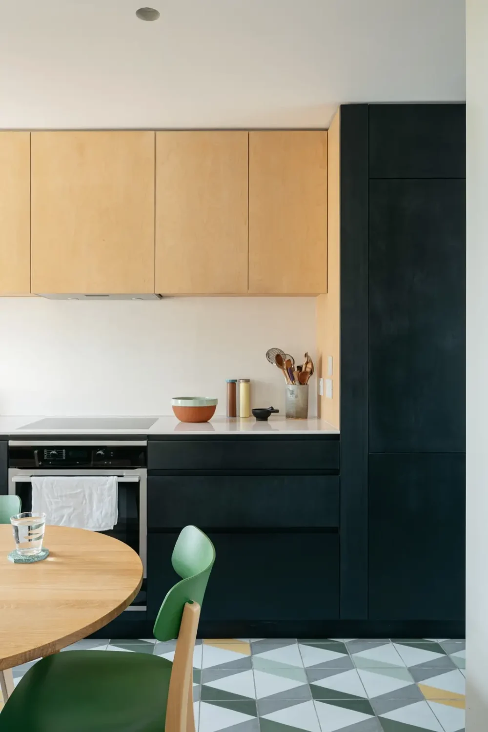 black-natural-wood-kitchen-cabinets-geometric-floor-tiles-nordroom