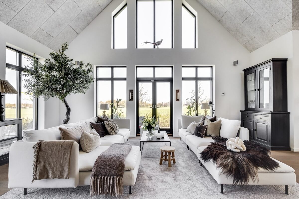 black-white-living-room-high-ceilings-wooden-floor-large-rug-nordroom