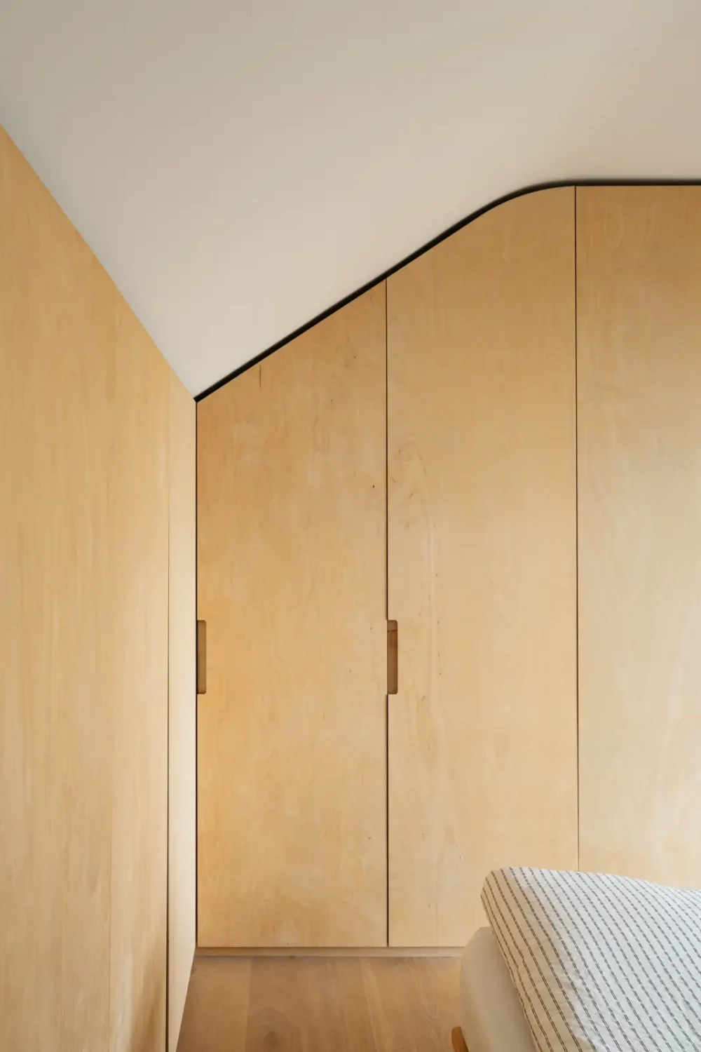 built-in-wardrobes-curved-ceiling-nordroom