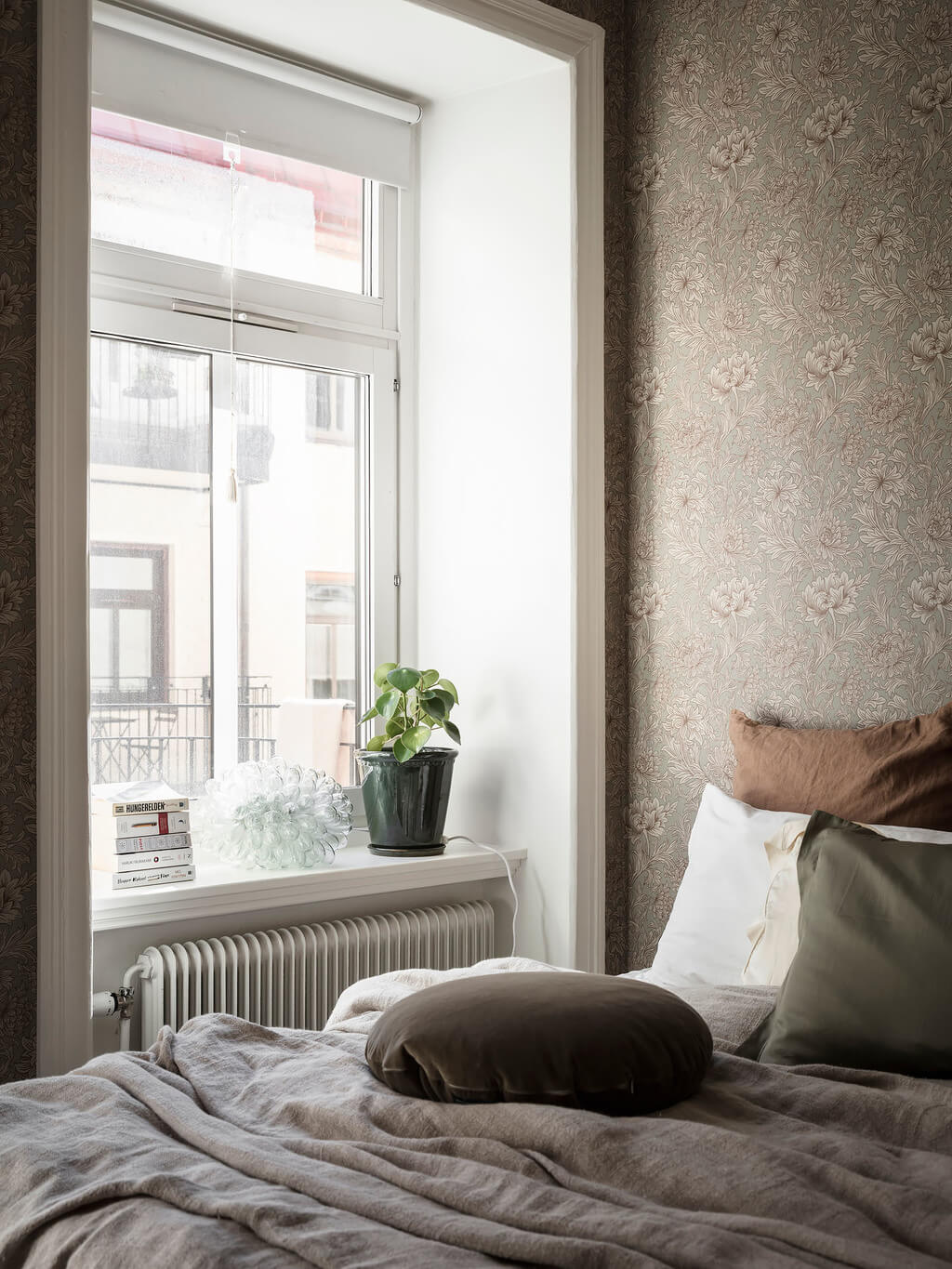 earthy-colored-bedroom-wallpaper-nordroom