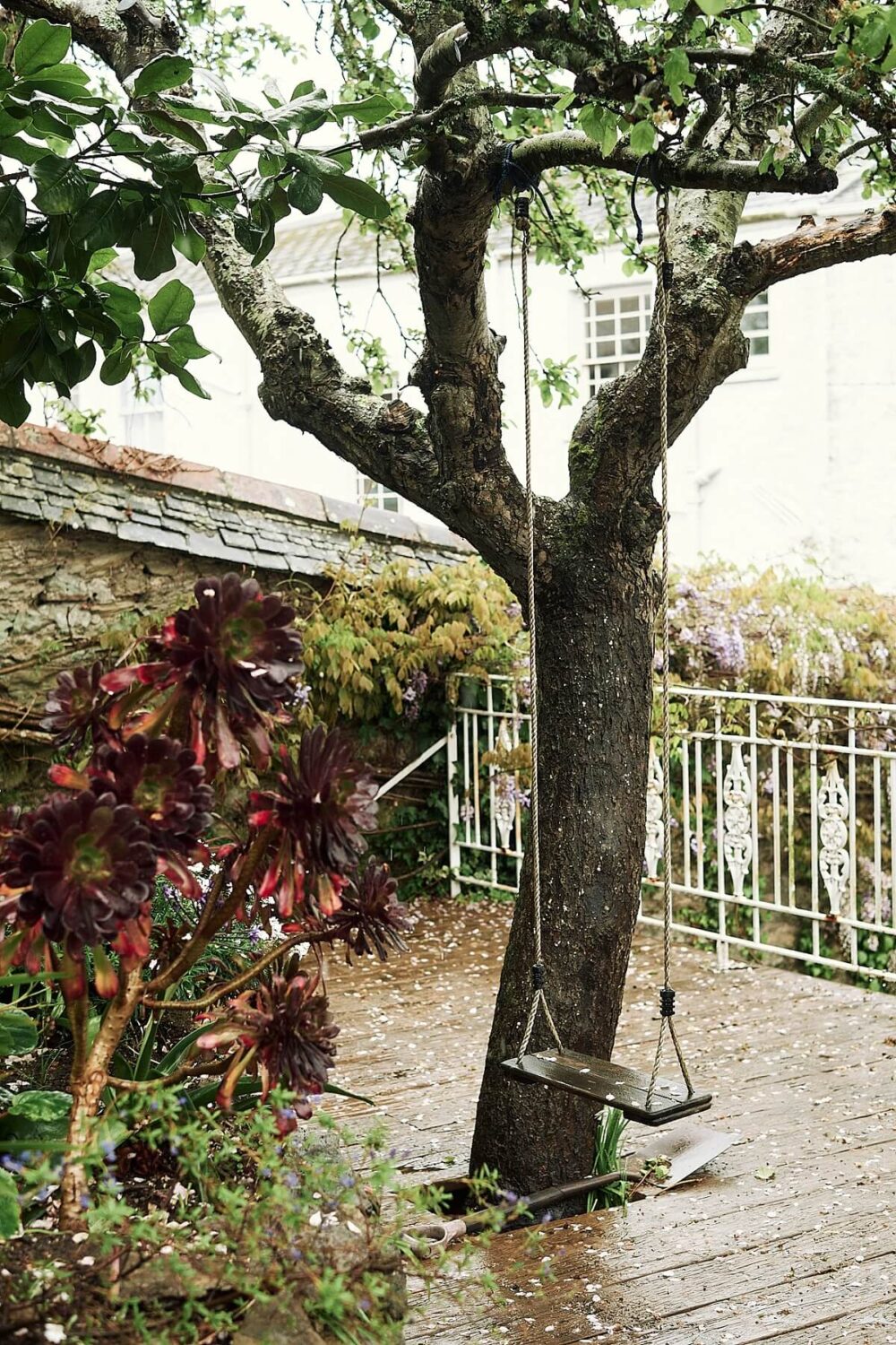 garden-tree-swing-nordroom