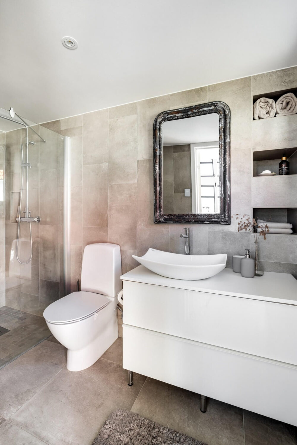 guest-house-bathroom-swedish-villa-nordroom