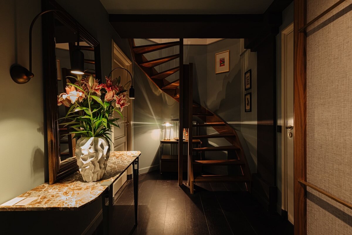 hallway-at-night-staircase-duplex-amsterdam-nordroom