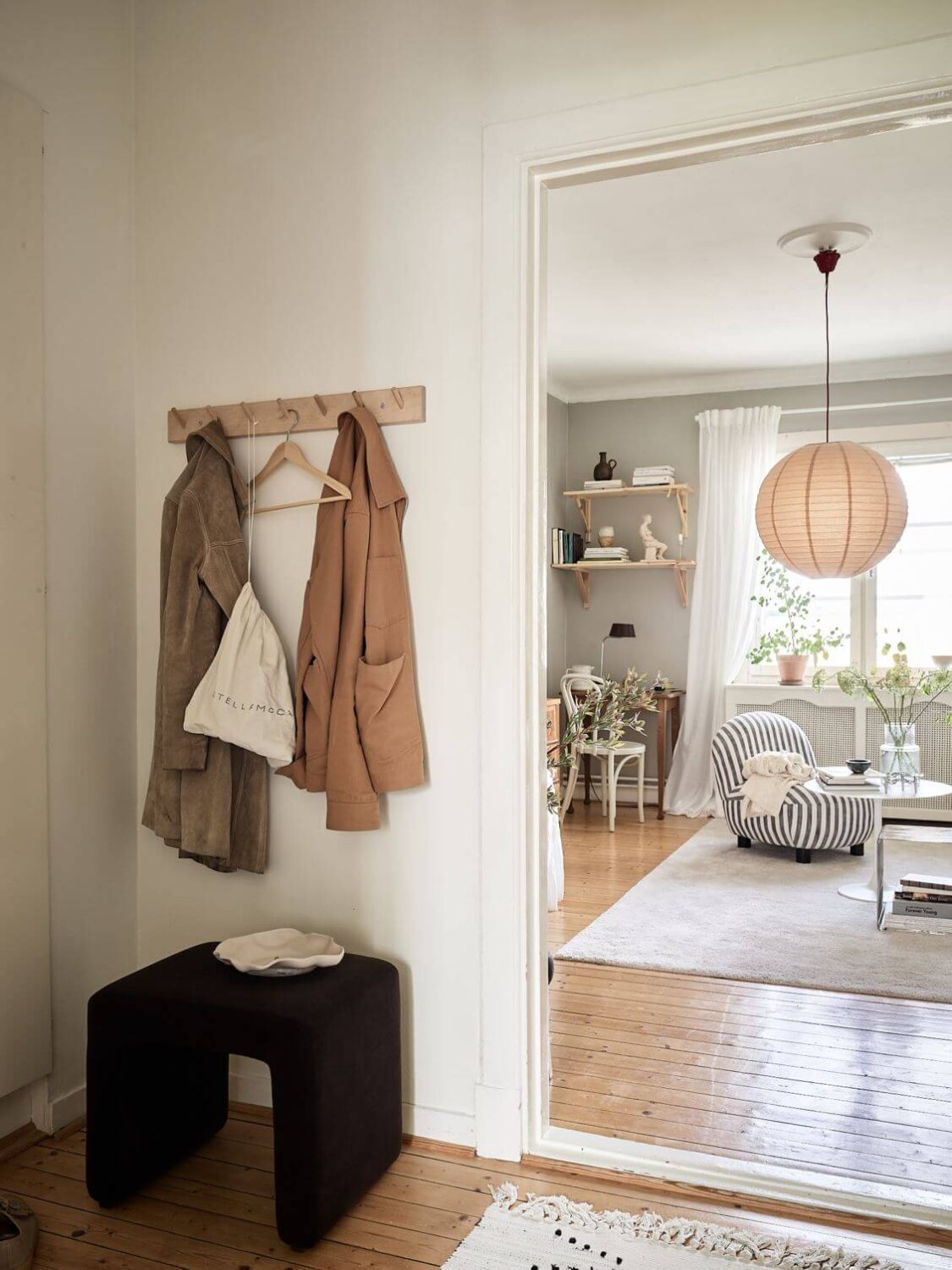 hallway-wooden-floor-scandinavian-studio-apartment-nordroom