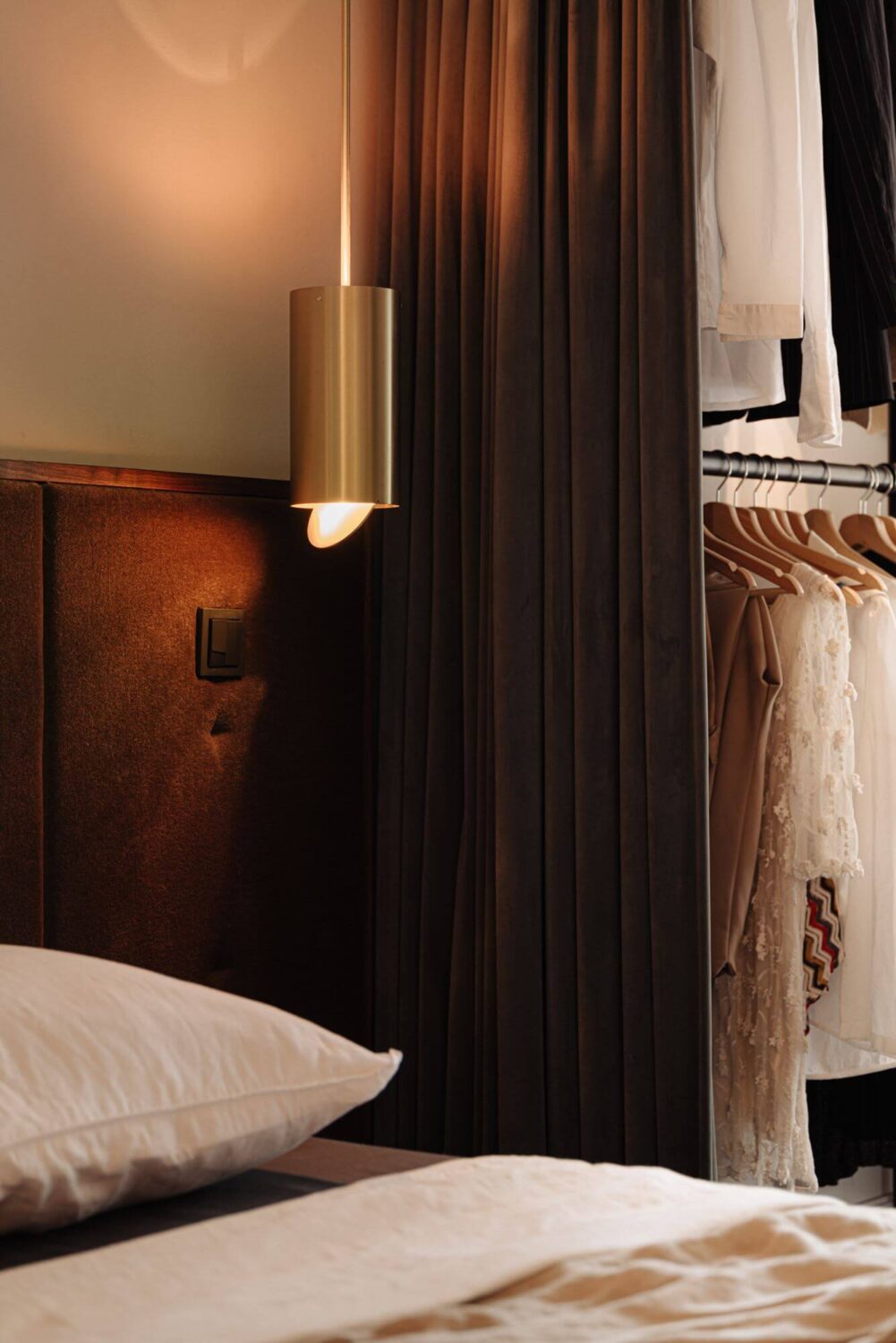 hotel-style-bedroom-open-wardrobe-curtain-divider-nordorom