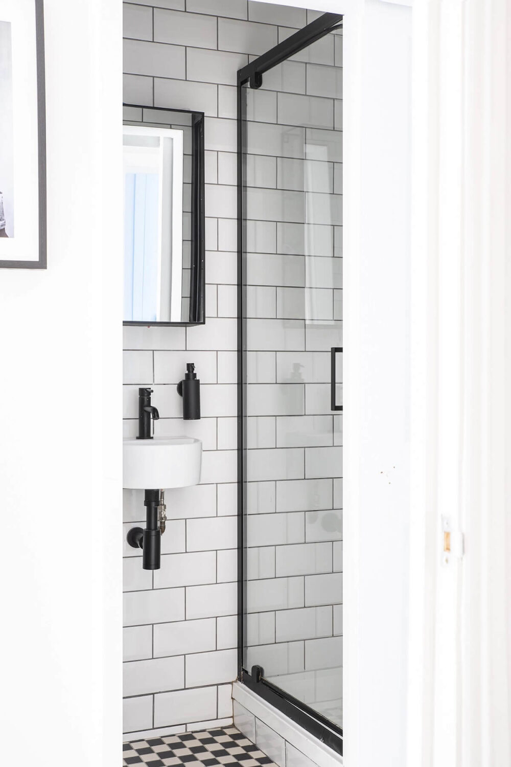 industrial-style-black-white-bathroom-nordroom