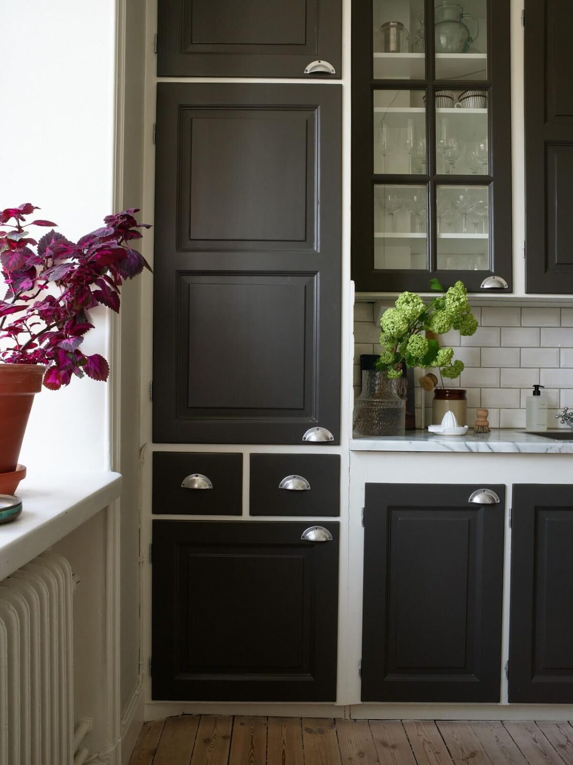 kitchen-dark-gray-painted-cabinets-nordroom