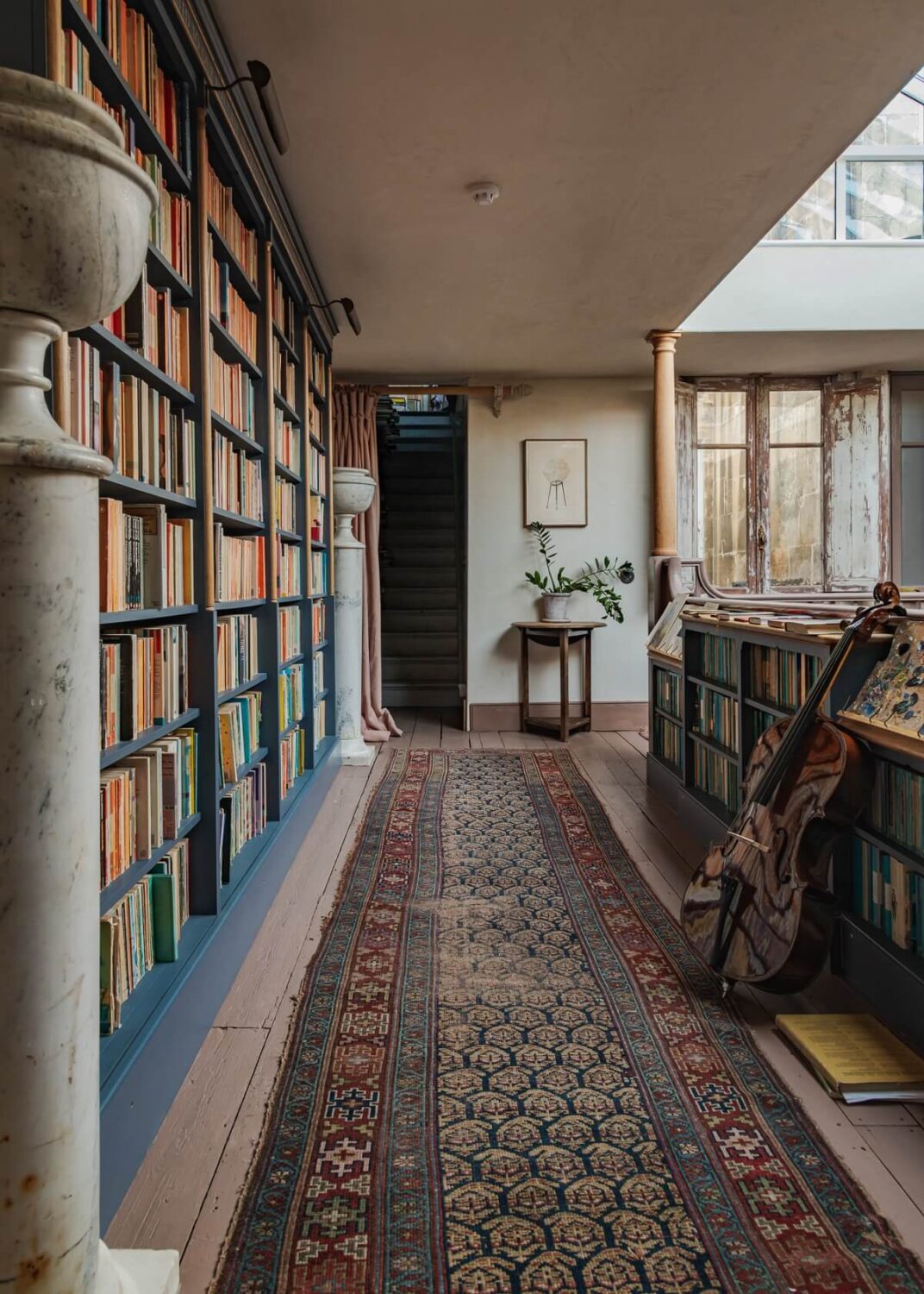 landing-reading-room-bookshelves-vintage-rugs-nordroom