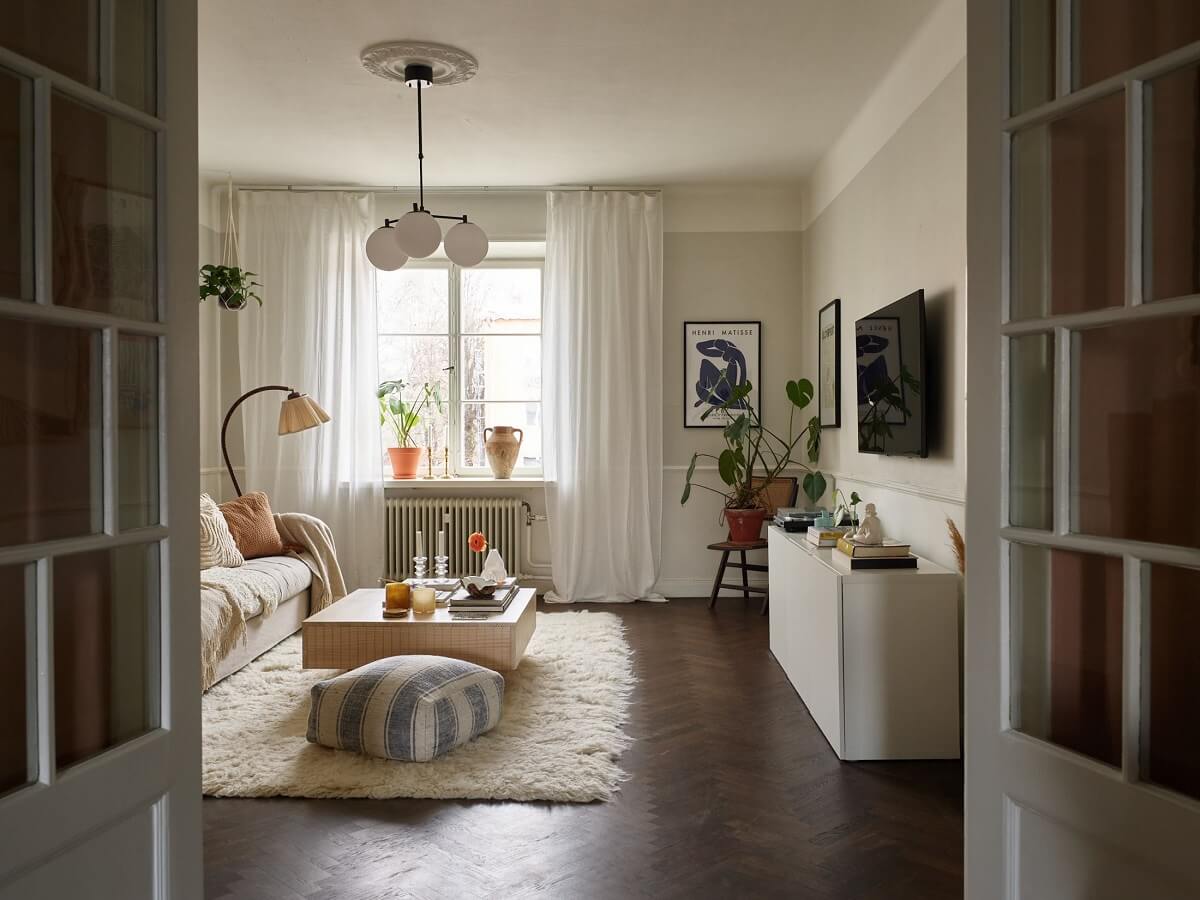 living-room-dark-wooden-floor-herringbone-pattern-light-gray-walls-nordroom