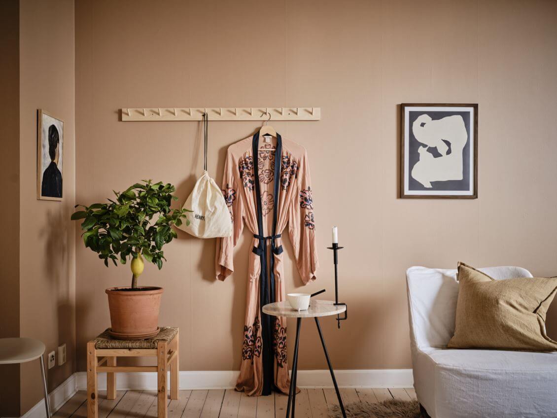 nordic-studio-apartment-warm-beige-walls-nordroom