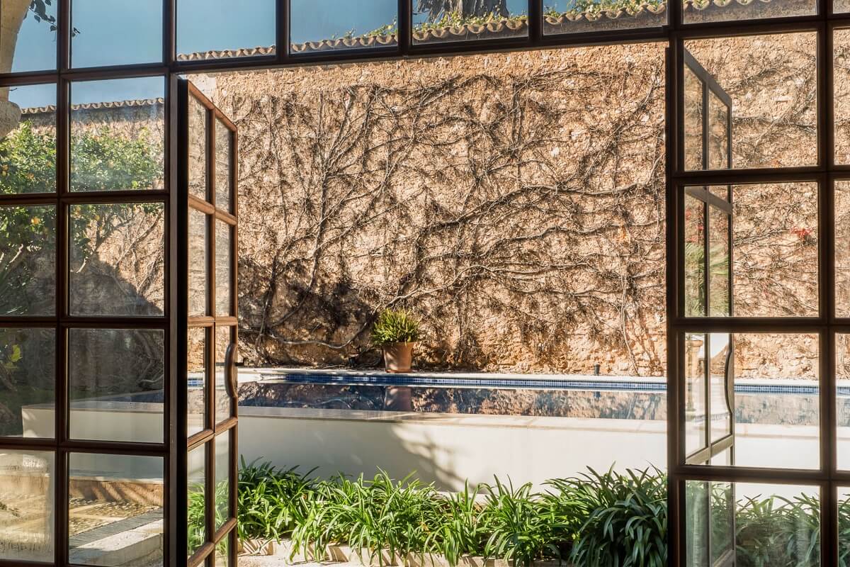 pool-view-steel-framed-glass-doors-nordroom