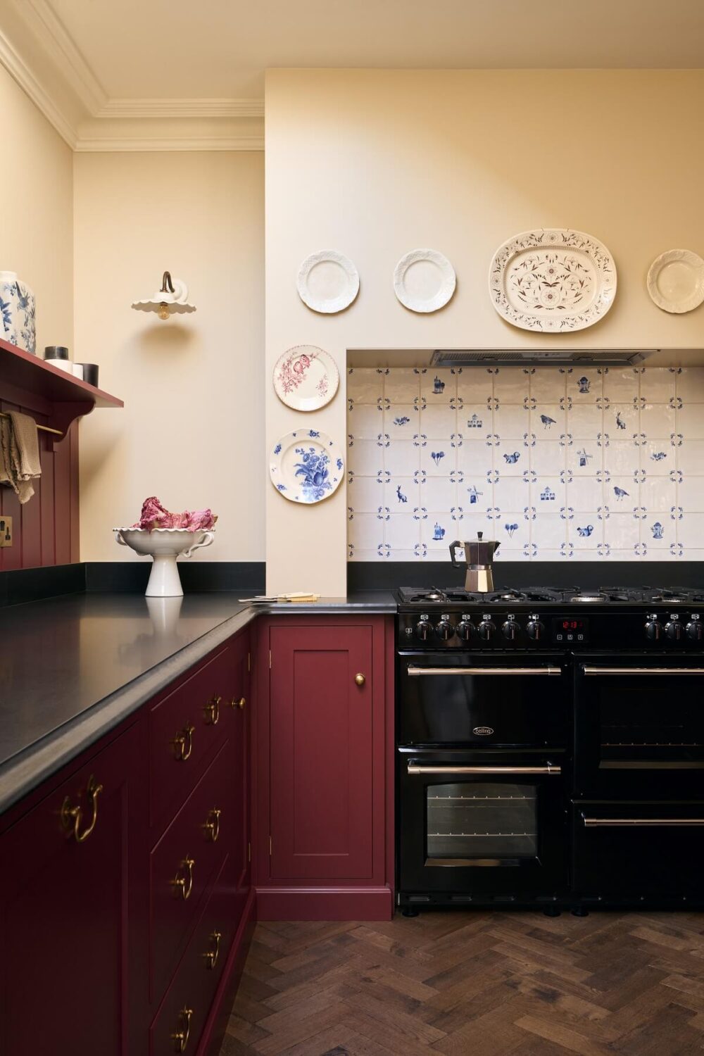 real-shaker-kitchen-devol-refectory-red-cabinets-delft-blue-tiles-cooker-nordroom