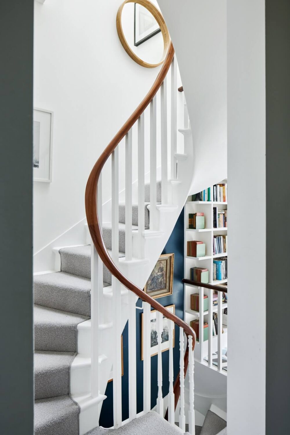 round-staircase-victorian-townhouse-london-nordroom
