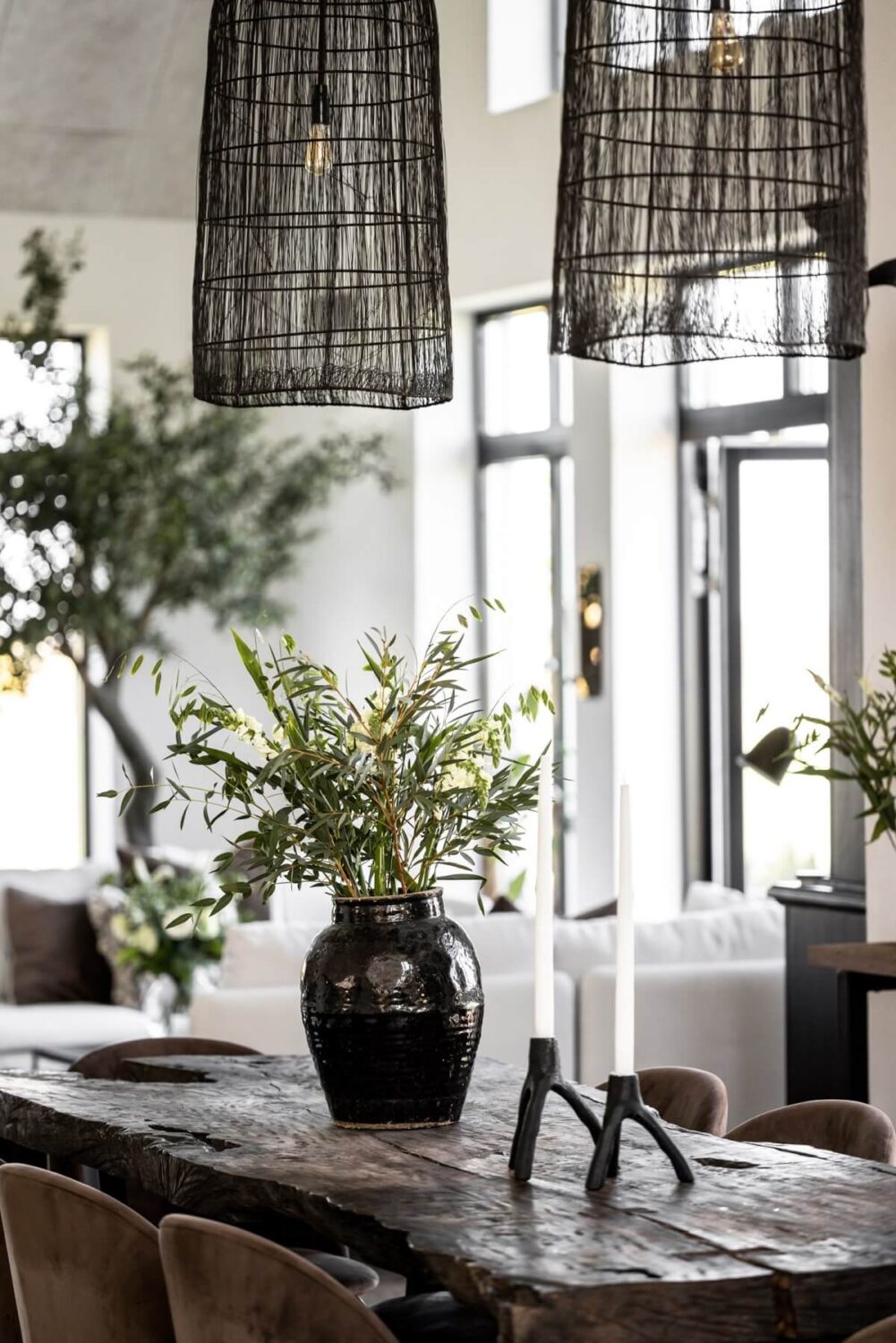 rustic-wooden-dining-table-monochrome-swedish-villa-nordroom