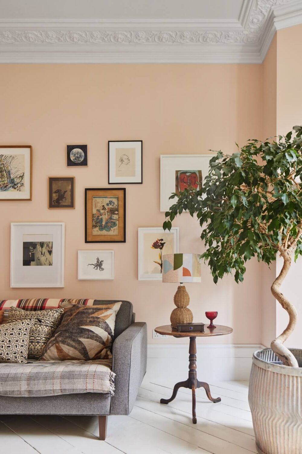 salmon-pink-walls-living-room-white-floorboards-nordroom