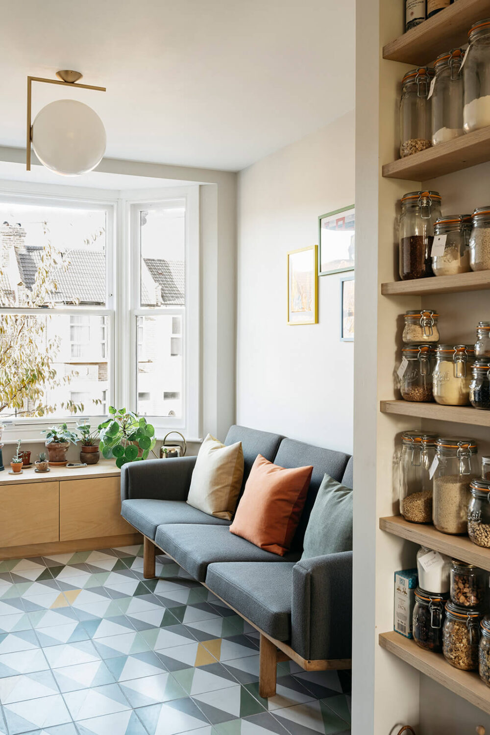 small-living-room-floor-tiles-shelves-nordroom