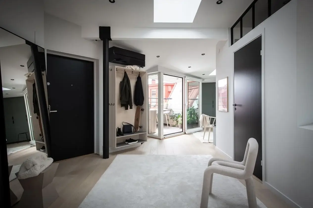 spacious-hallway-large-mirror-attic-apartment-sweden-nordroom