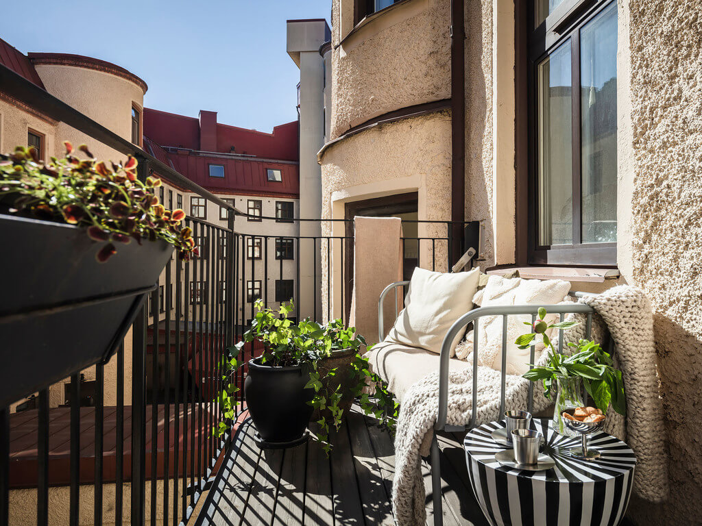 sunny-balcony-swedish-home-nordroom