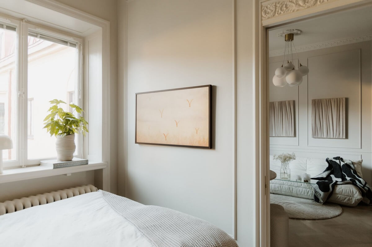 tiny-bedroom-small-beige-scandinavian-apartment-nordroom