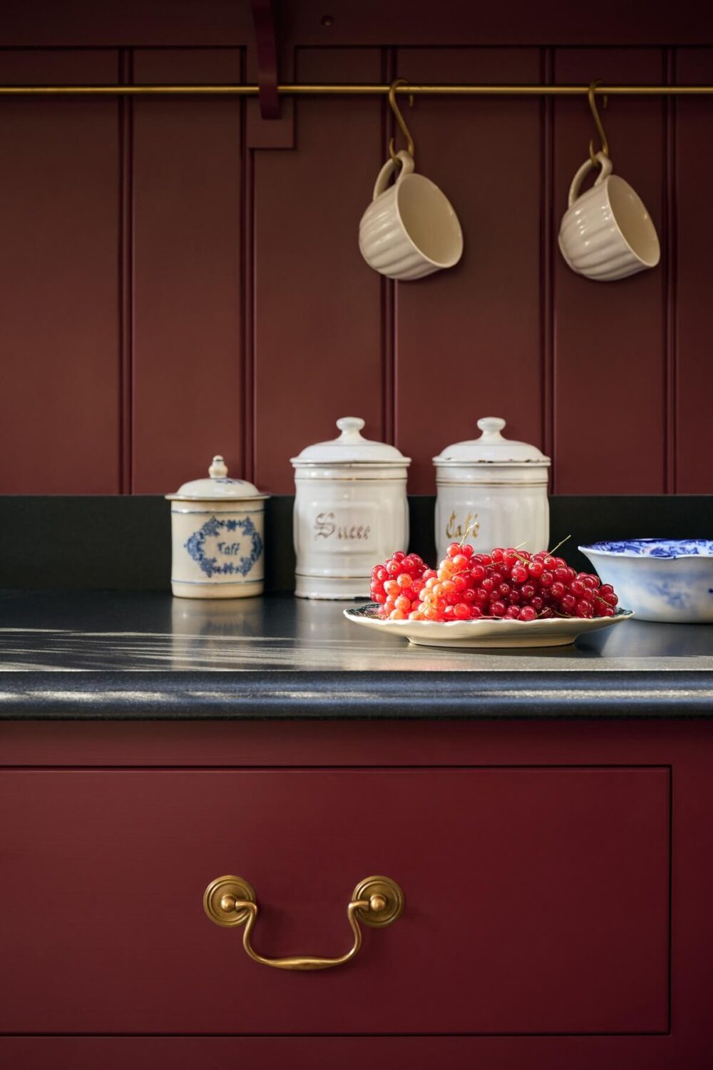tongue-and-groove-panelling-deep-red-kitchen-devol-nordroom