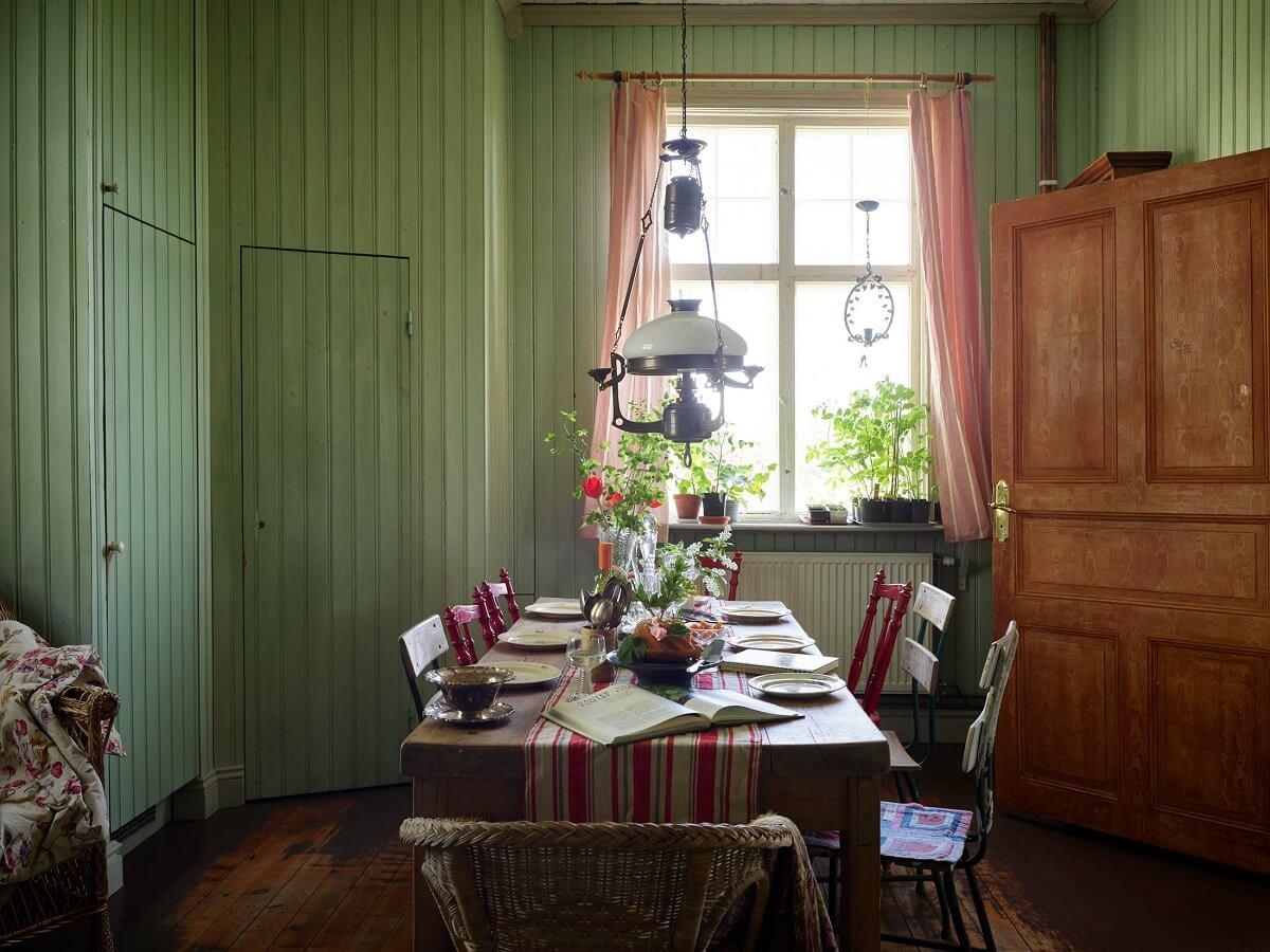 wooden-dining-table-green-kitchen-colorful-family-house-nordroom