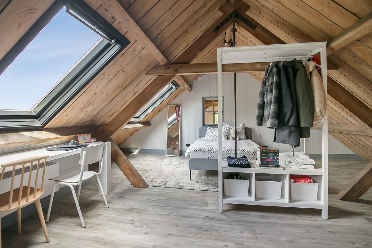 attic-bedroom-wooden-ceiling-nordroom