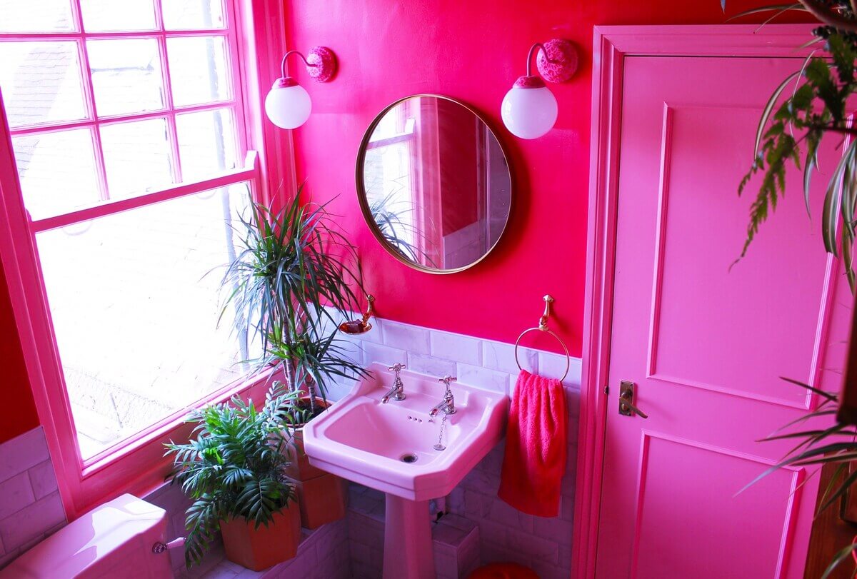 barbiecore-interior-design-trend-hot-pink-bathroom-nordroom