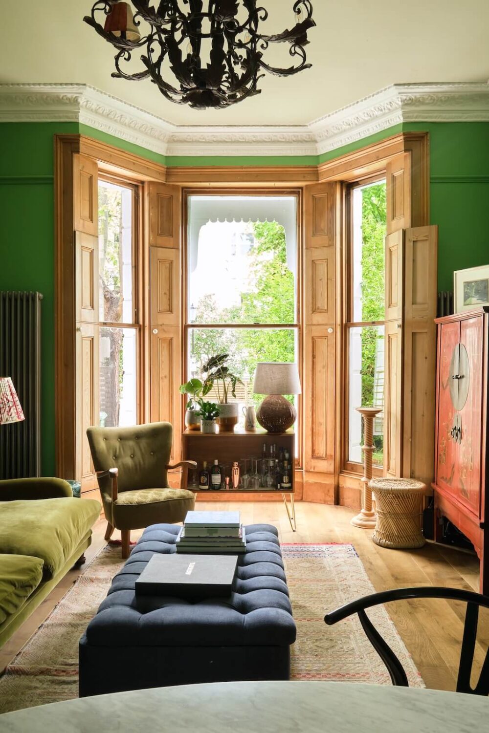 bay-window-living-room-green-walls-farrow-ball-nordroom