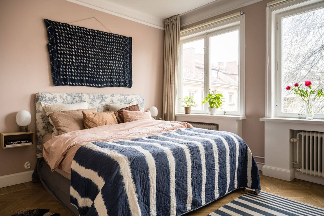 bedroom-blue-white-striped-throw-nordroom