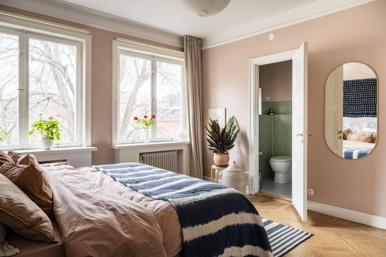 bedroom-pink-walls-blue-striped-throw-nordroom