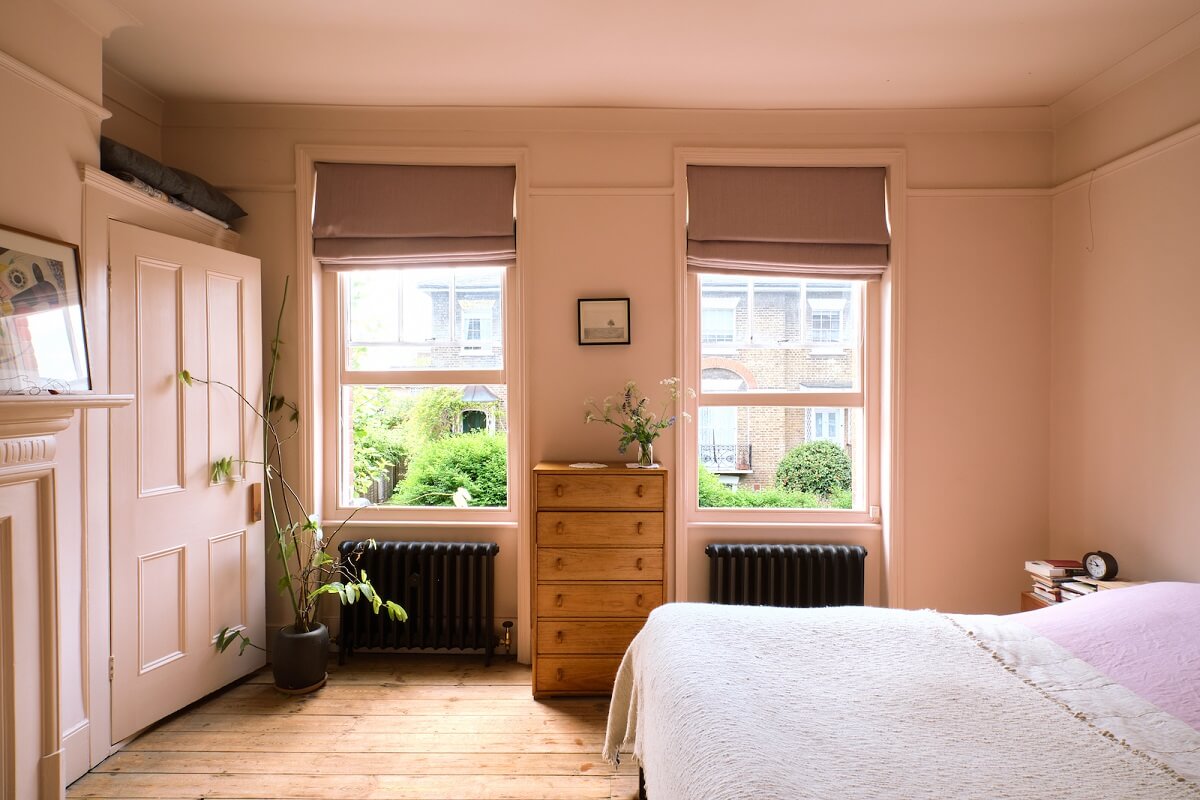 bedroom-pink-walls-ceiling-farrow-ball-setting-plaster-nordroom