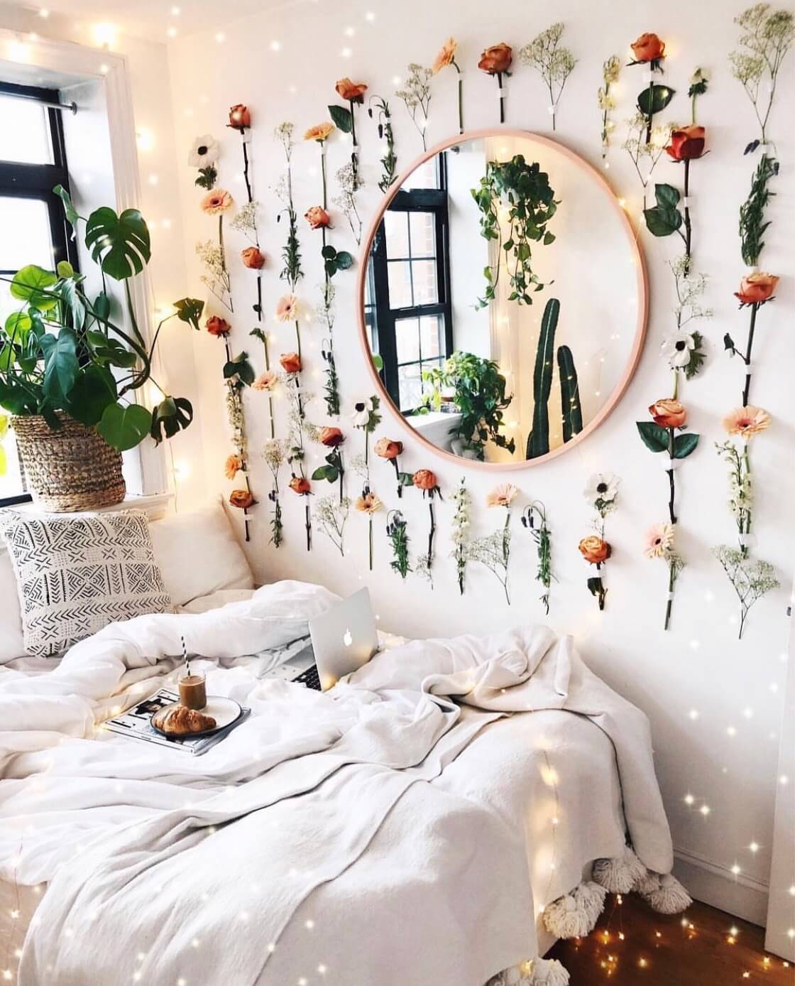 bedroom-round-mirror-flowers-on-the-wall-dorm-room-inspiration-nordroom