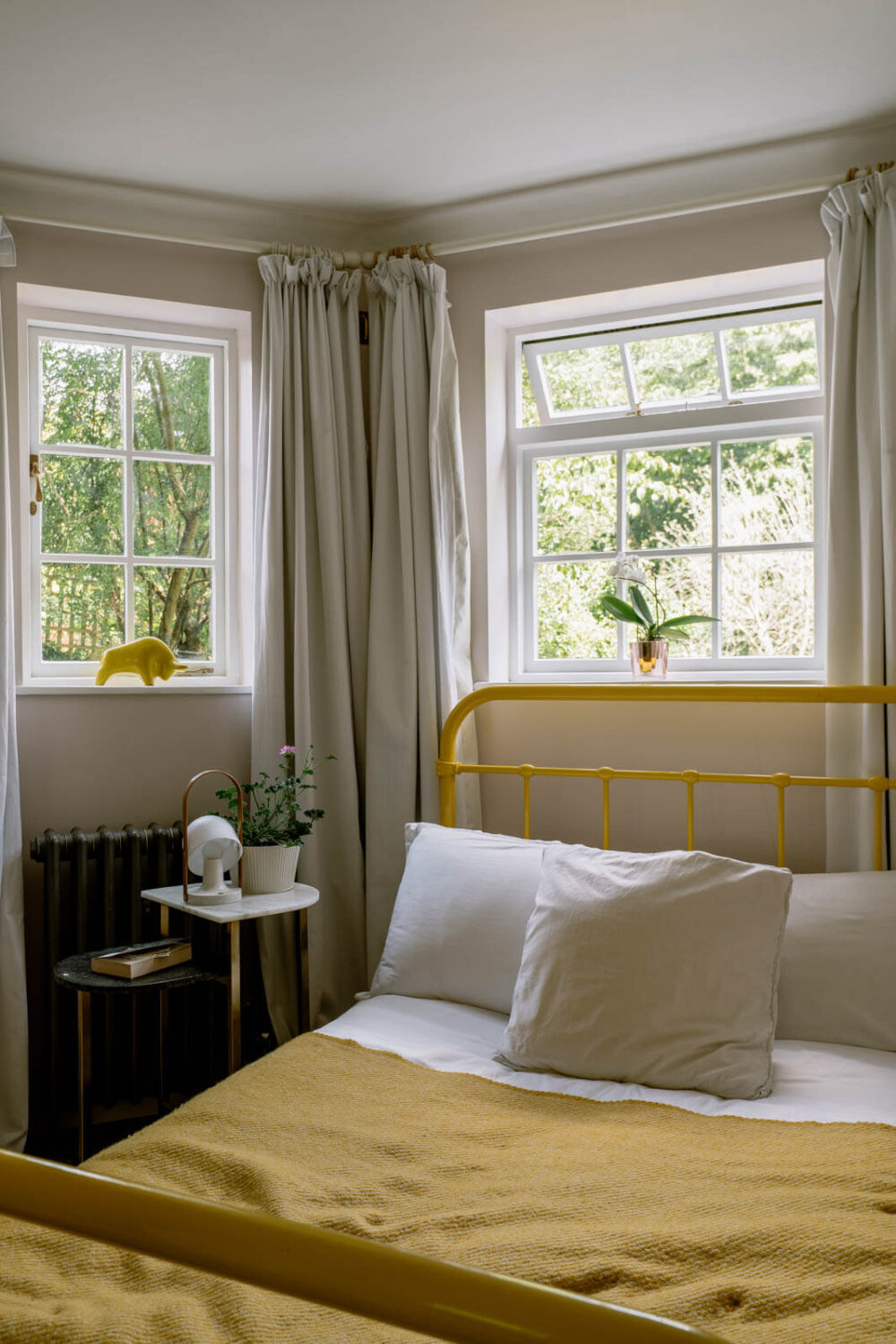 bedroom-yellow-bedframe-london-apartment-nordroom