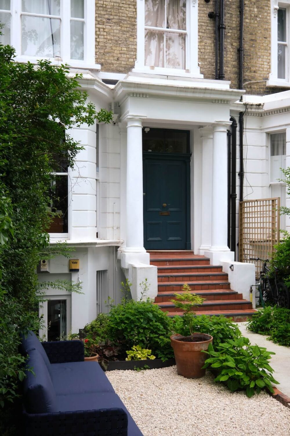 blue-front-door-early-victorian-townhouse-garden-seating-nordroom