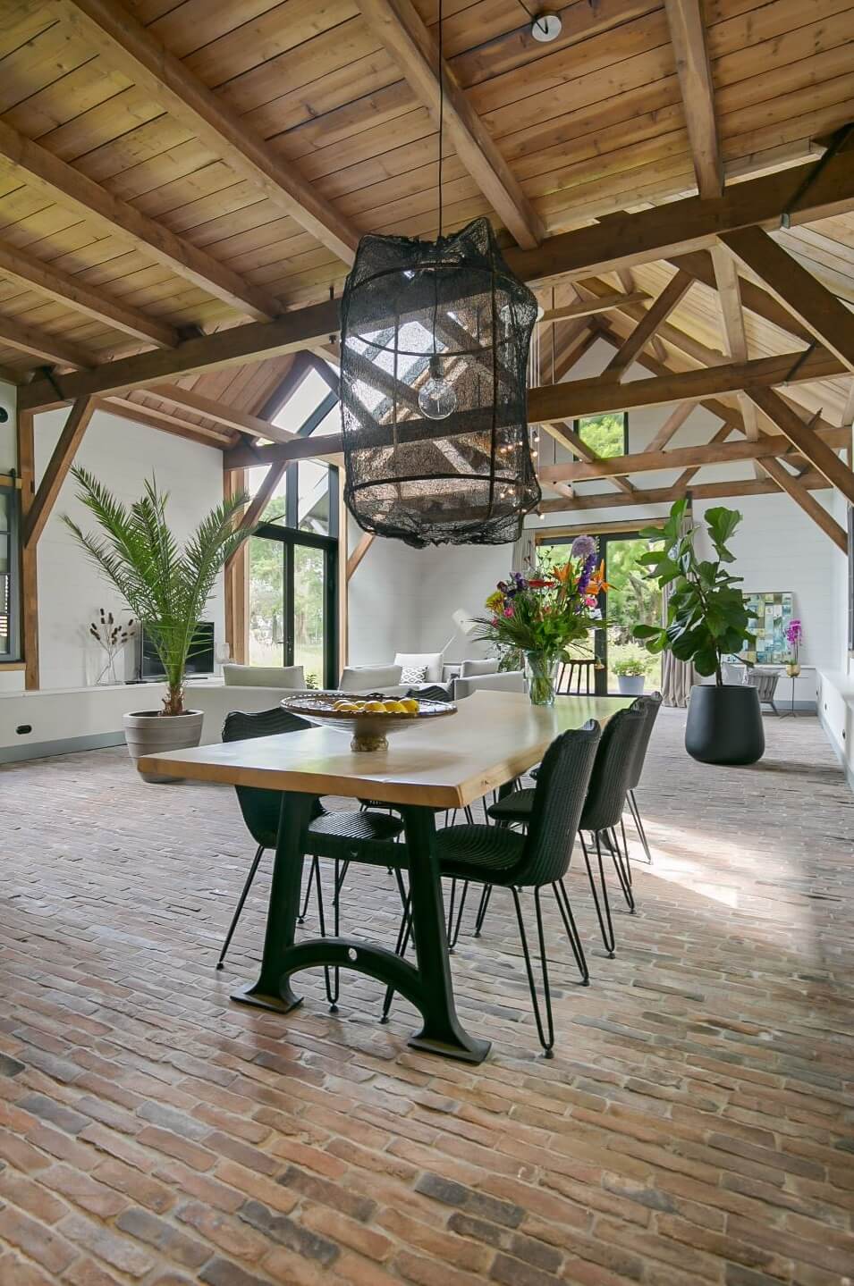 dining-table-living-space-wooden-ceiling-nordroom