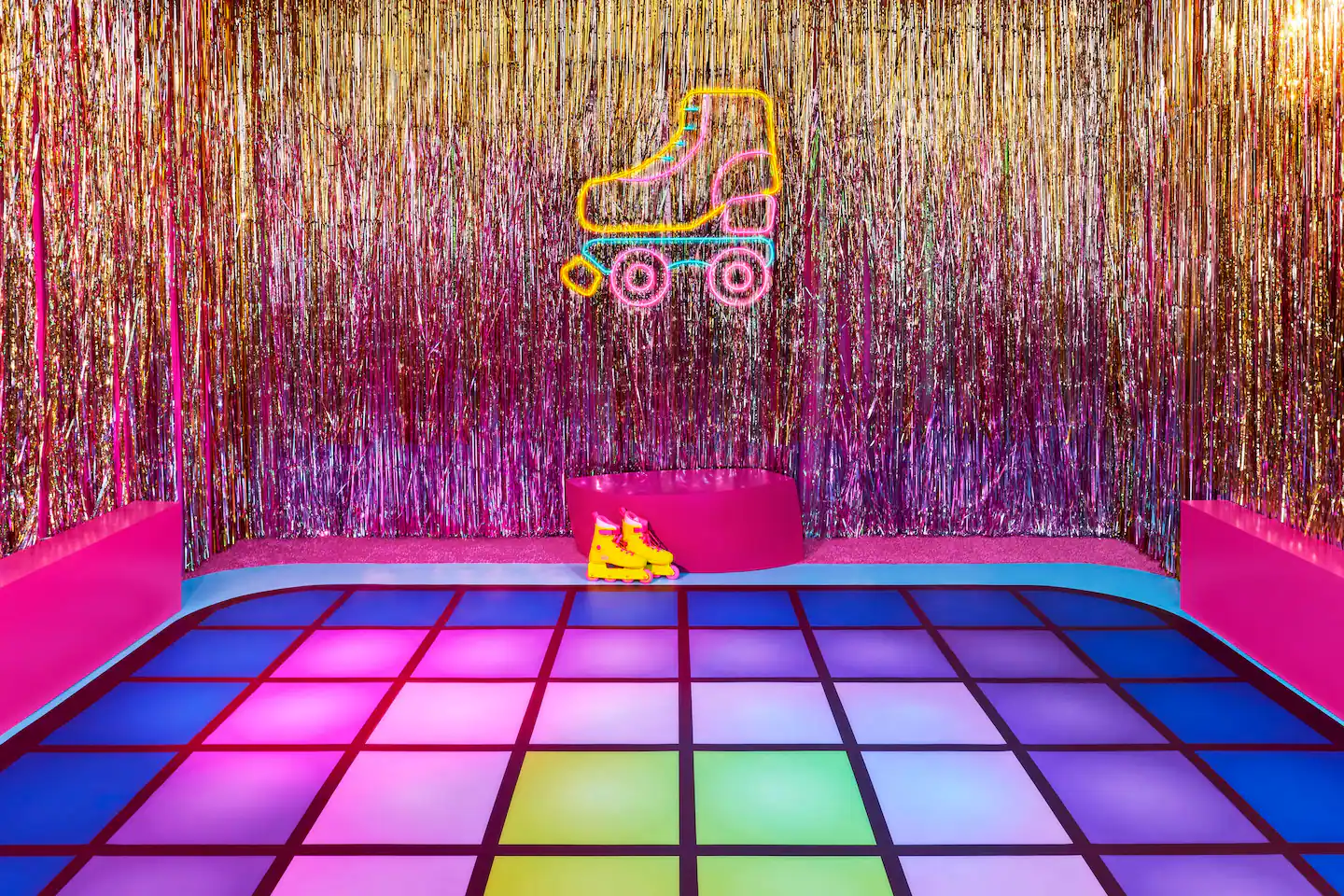 disco-ken-barbie-malibu-dreamhouse-airbnb-nordroom