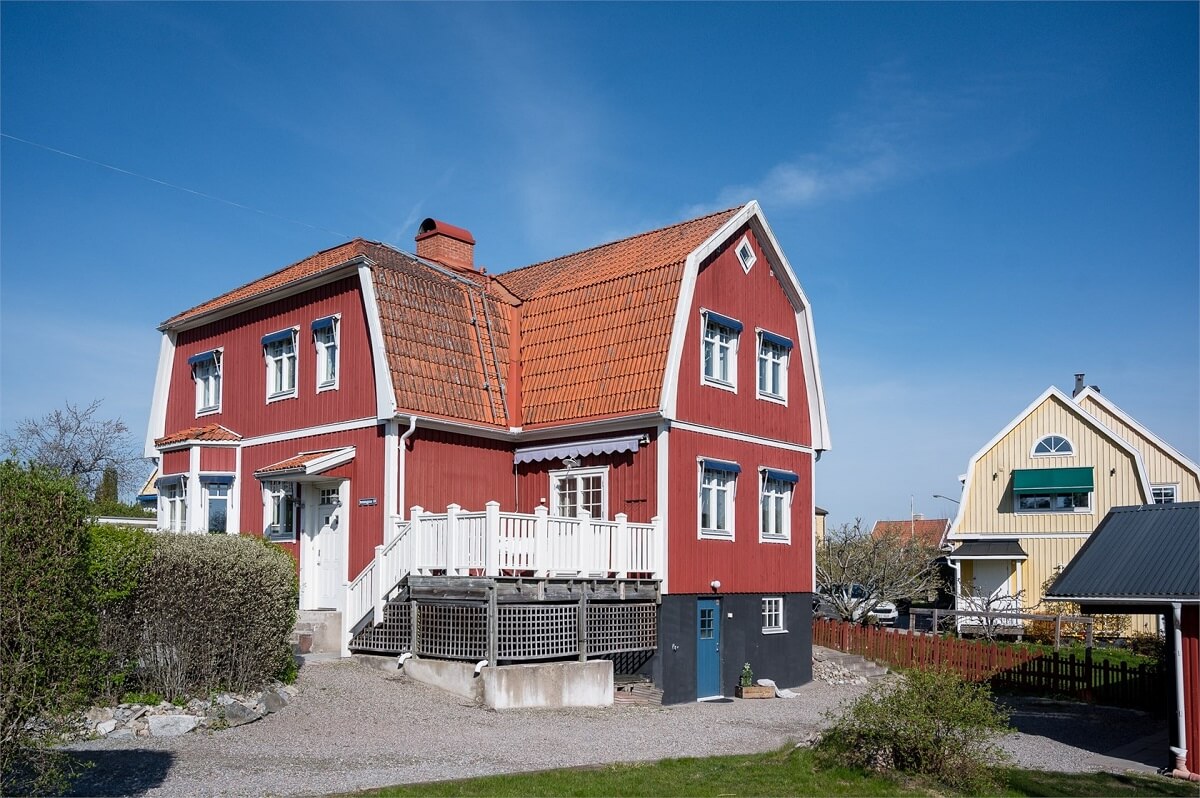 exterior-red-wooden-house-sweden-nordroom