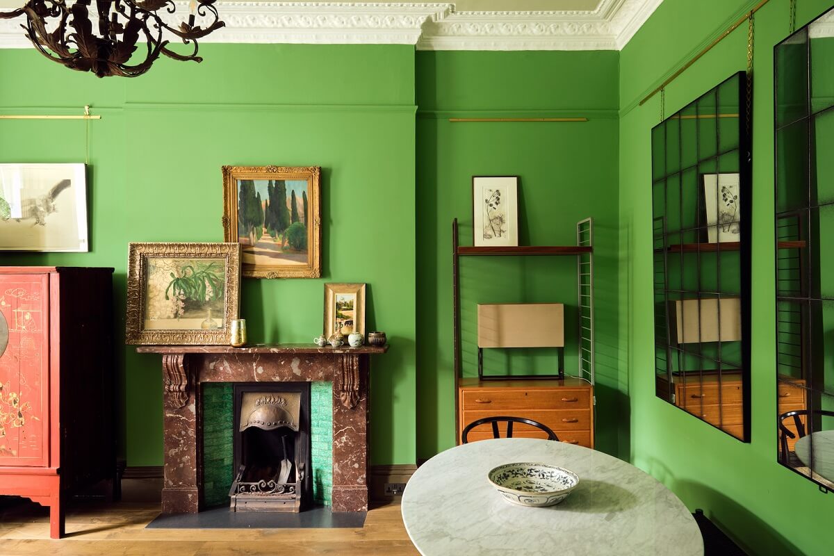 farrow-ball-emerald-green-walls-living-room-fireplace-nordroom