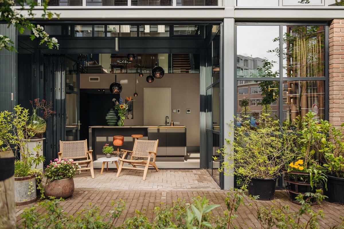 garden-outdoor-seating-sliding-doors-nordroom