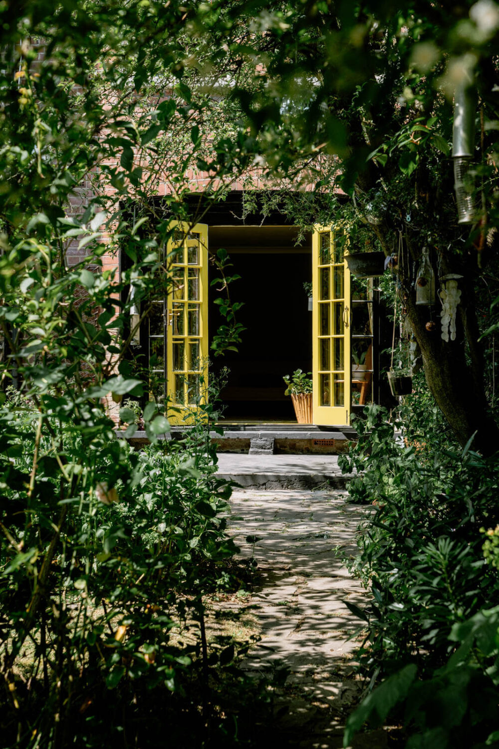 garden-yellow-double-doors-london-apartment-nordroom