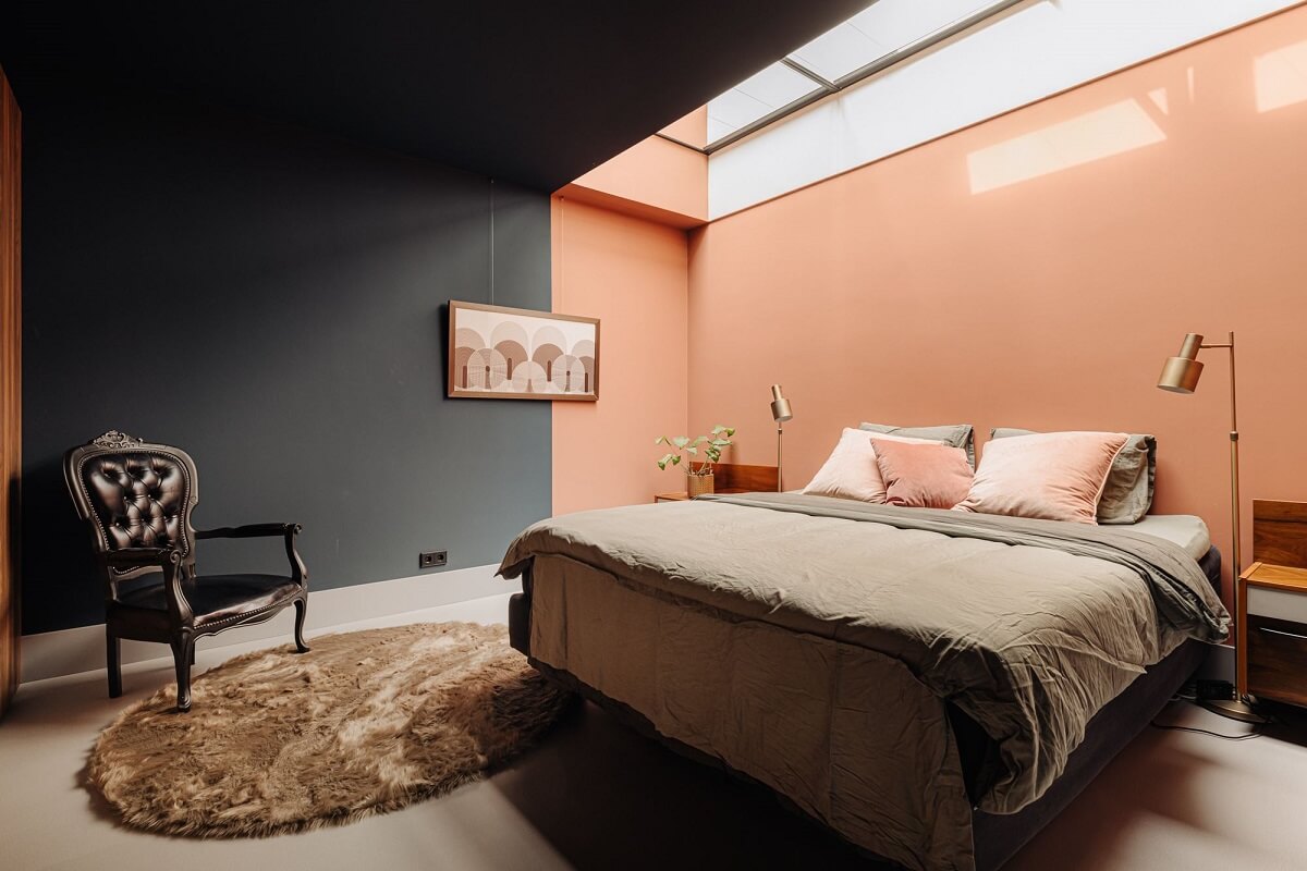 loft-bedroom-skylight-two-tone-wall-nordroom