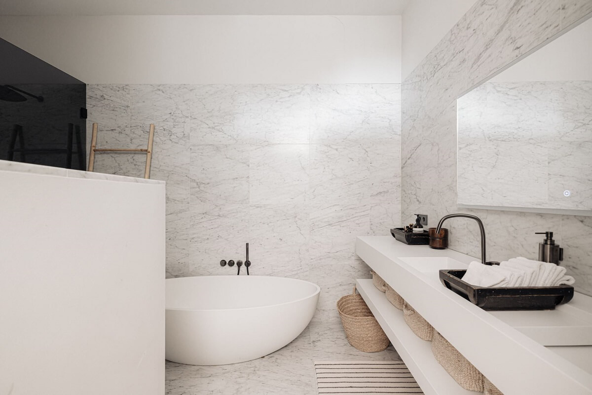 modern-minimalistic-bathroom-freestanding-bath-nordoom