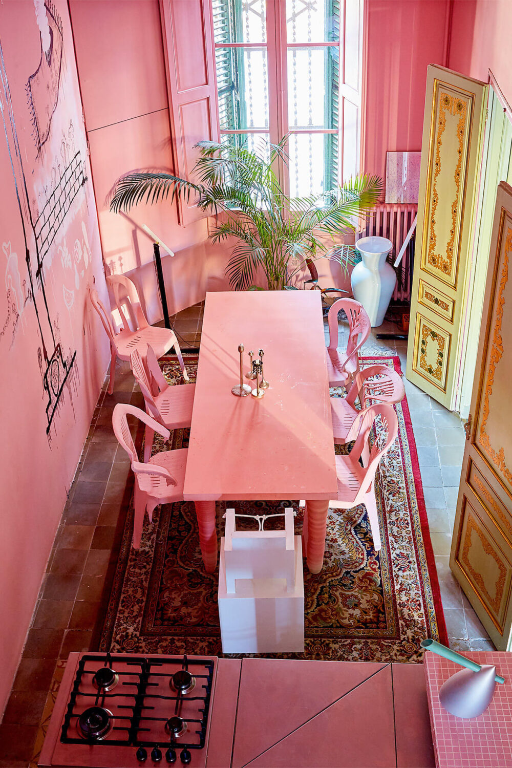 pink-kitchen-dining-room-pink-table-barbiecore-nordroom