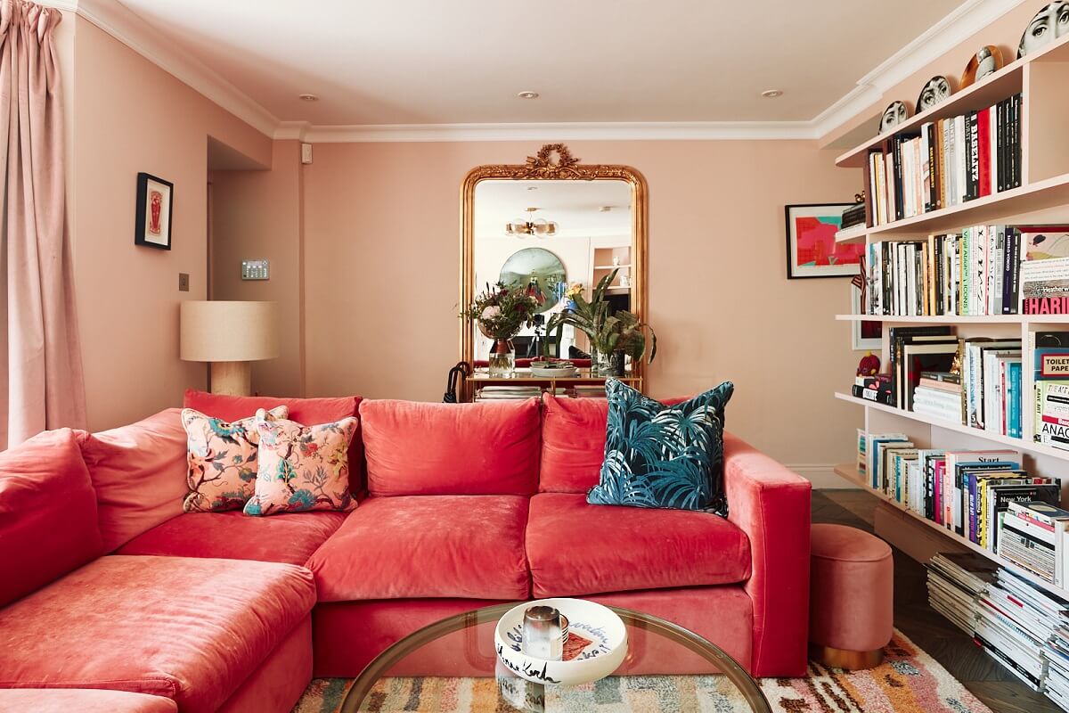pink-living-room-large-sofa-bookshelves-nordroom