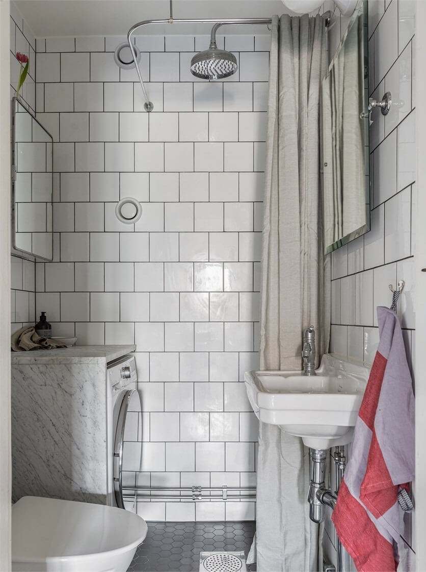 small-bathroom-white-tiles-nordroom