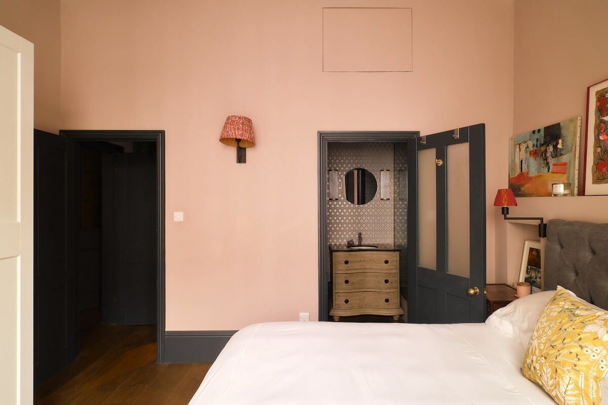 soft-pink-bedroom-en-suite-bathroom-nordroom