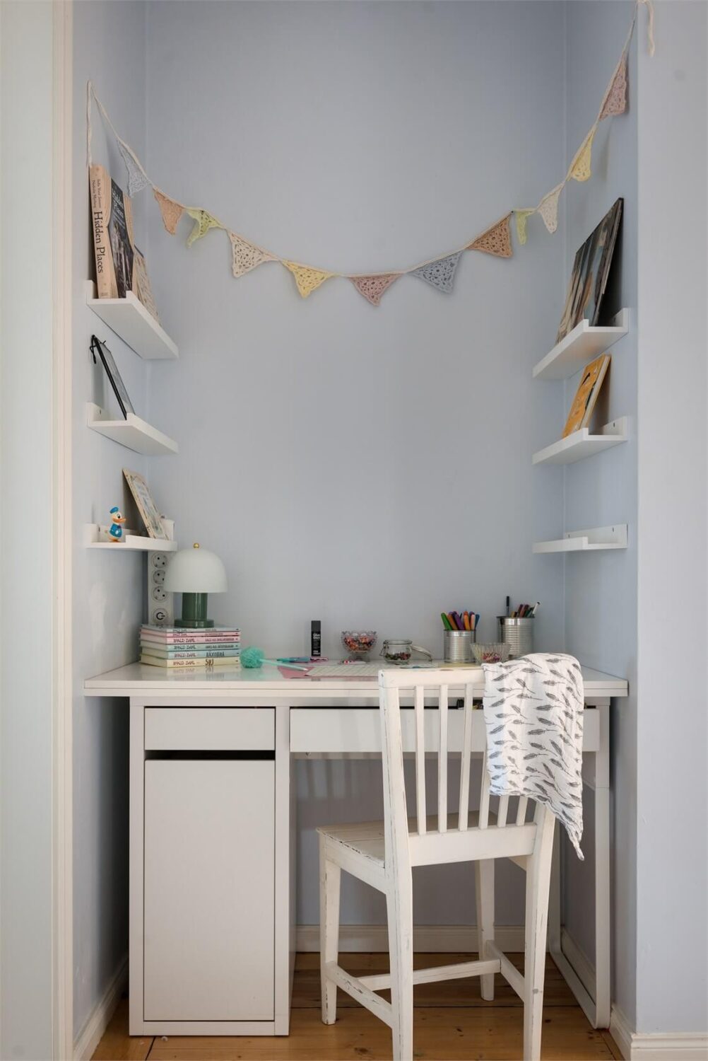 tiny-home-office-ikea-desk-shelves-nordroom
