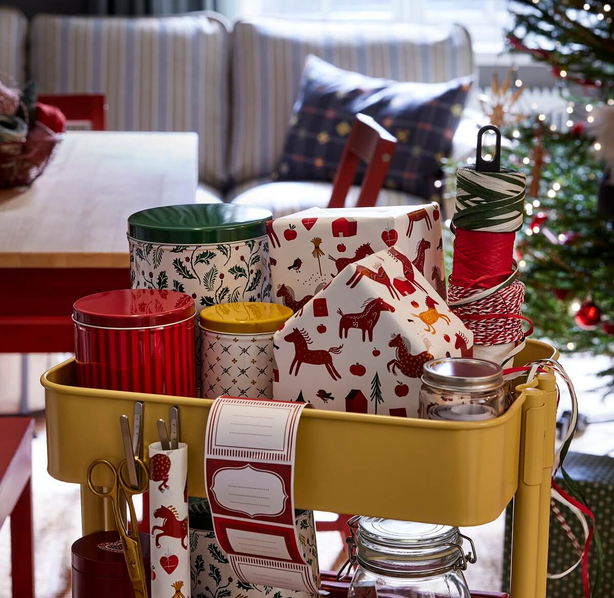 IKEA_VINTERFINT_presentpapper_PH194707-ikea-christmas-2023-nordroom